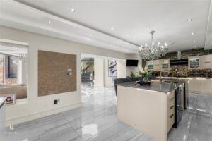 Property Image 100