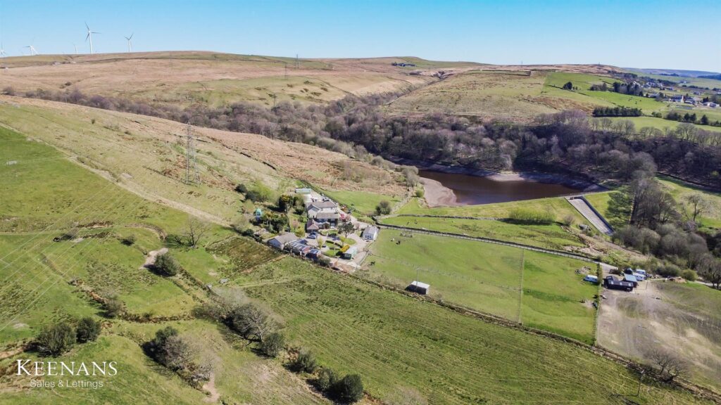 Hole House Barn Image