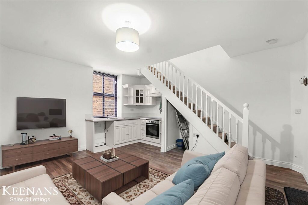 2 Boothfold Court Image