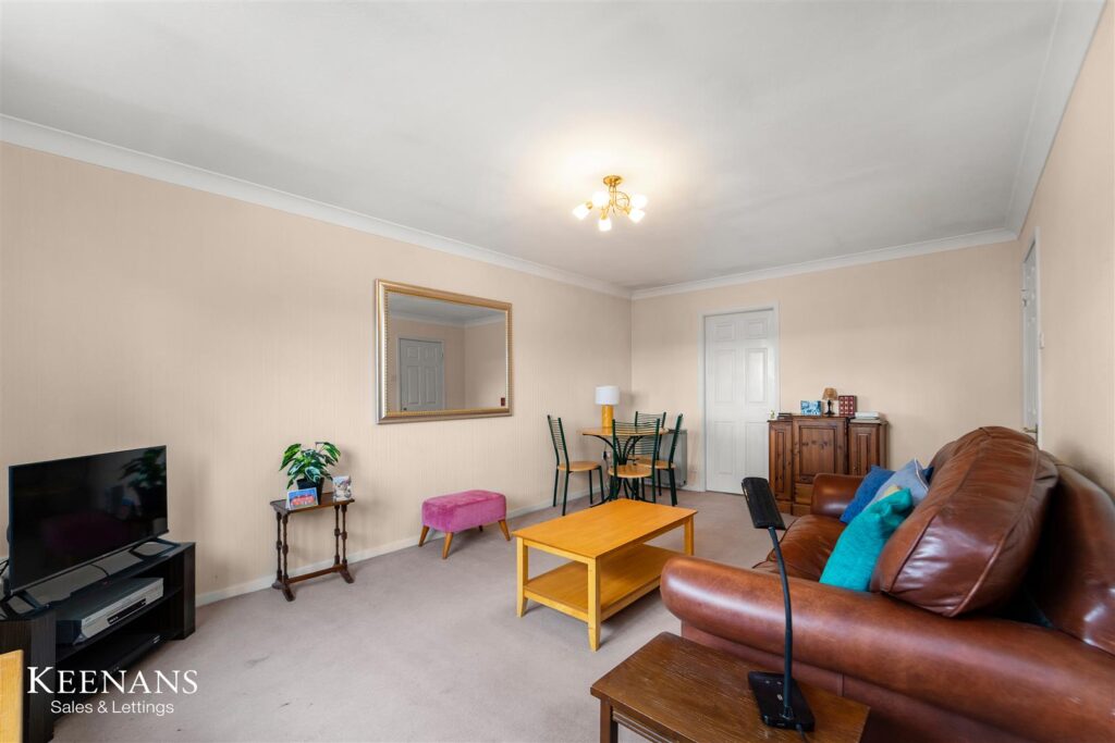 Flat 7, The Hollies 216-218 Image