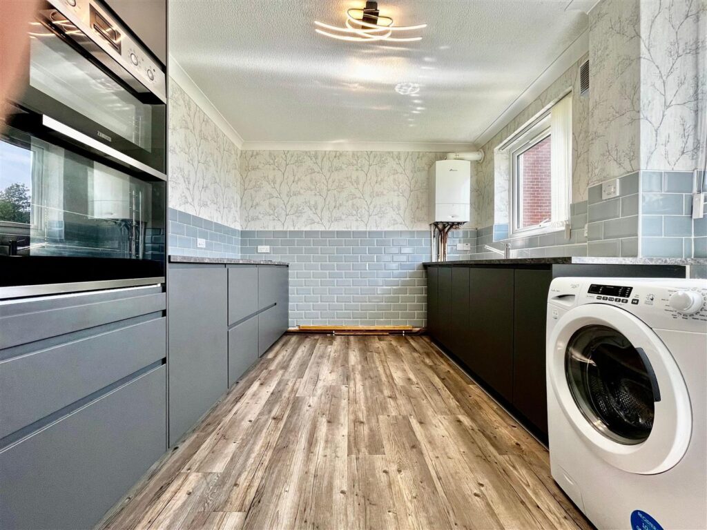 38 Kingfisher Court Image