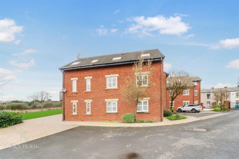 Apartment 14, Burns Court Image