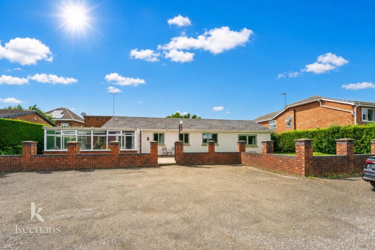 Top O' Th' Lane Bungalow Image