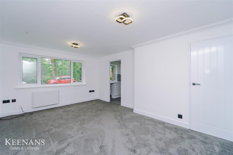Pole Lane Court, 215 Image