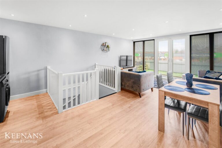27 Wharfside Apartments Image