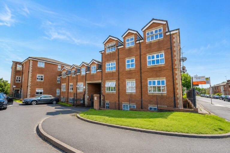 Flat 1, 50 Riverbank Apartments Image