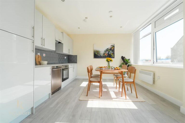 Flat 32, Chaddesley House Image